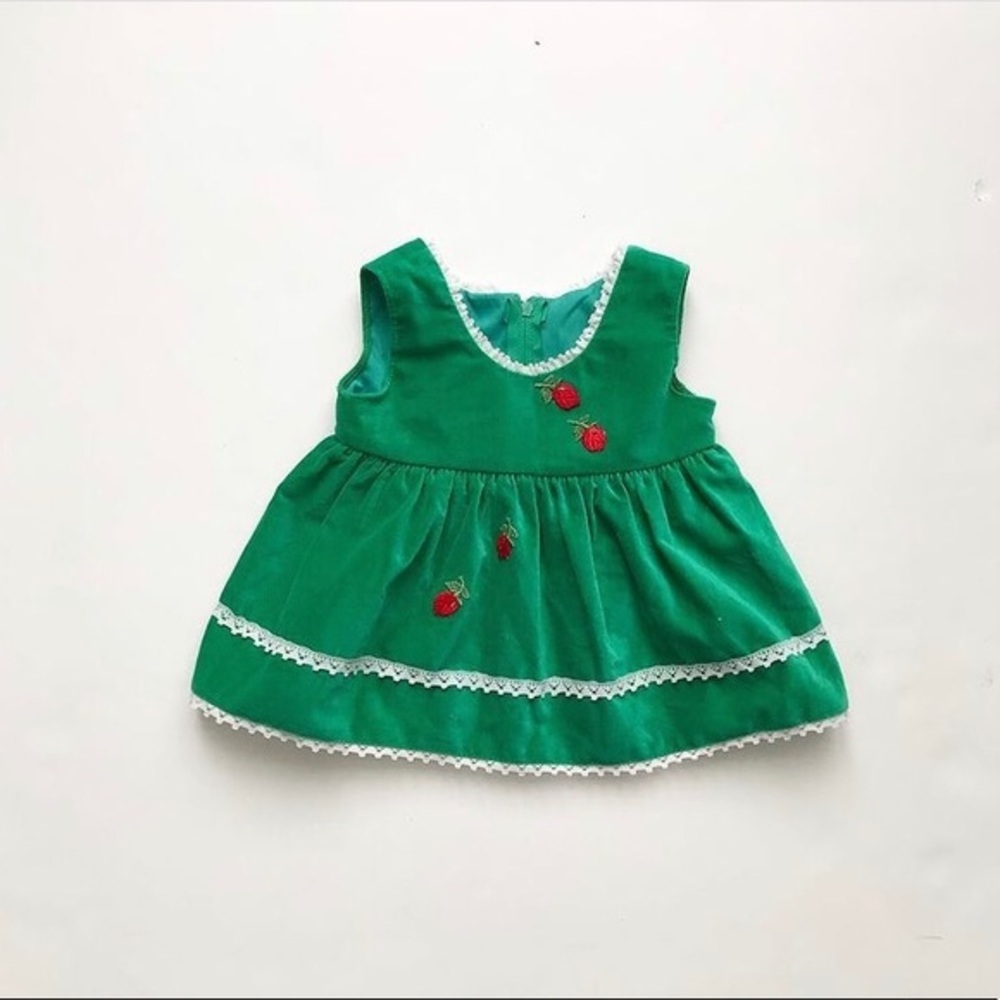 Vintage Green velvet strawberry dress  EUC no size fits 3-6 months